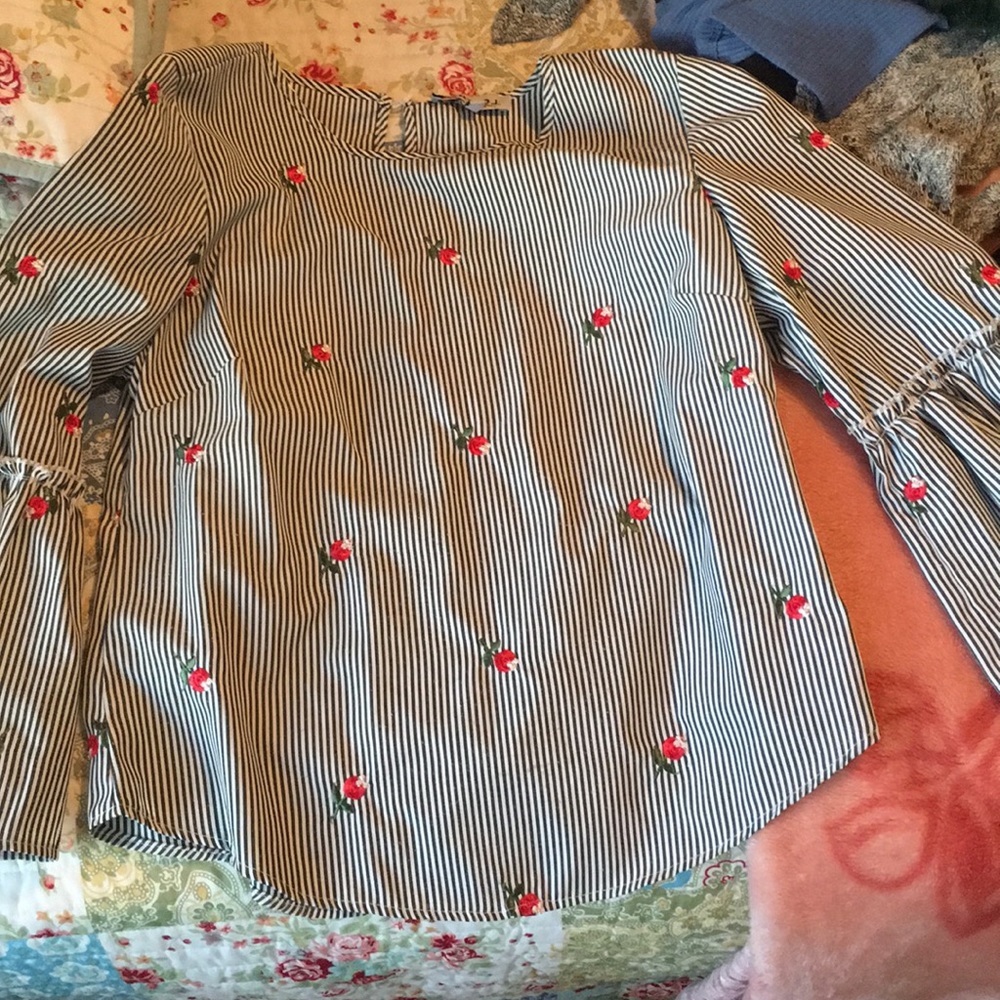 Long sleeve shirt with stitched in roses